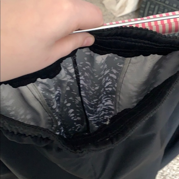 Fabletics patterned jogger capris - Picture 5 of 6